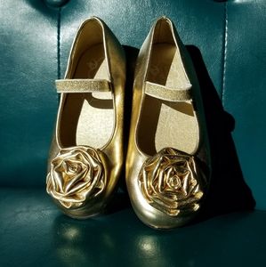 Tiny Tillia gold shoes size 6 toddler